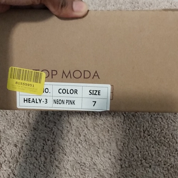 Sneakers - Picture 2 of 4